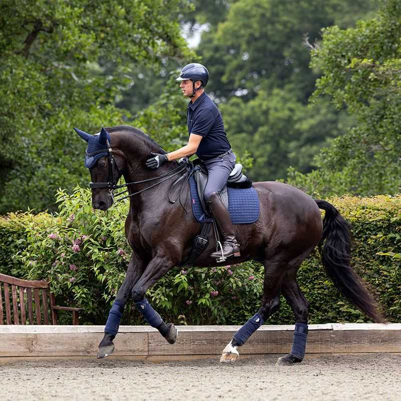 Tapis de Selle Dressage Suede Square navy LeMieux